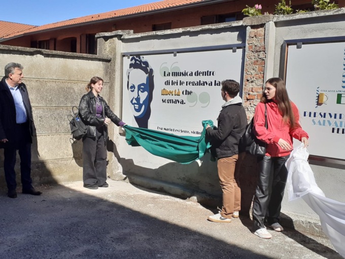 Svelati i nuovi murales sulla Resistenza alla camera del lavoro