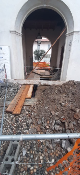 Guasto alle tubature del municipio: lavori in corso