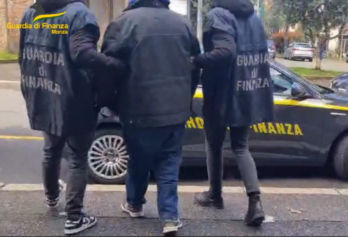In carcere il proprietario di una catena di supermercati cinesi: sequestrati beni per sei milioni di euro