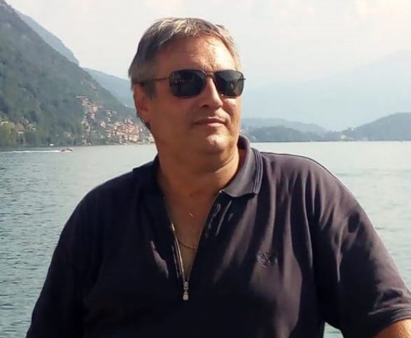 Ha un malore e accosta  per non coinvolgere altri mezzi: muore a 59 anni