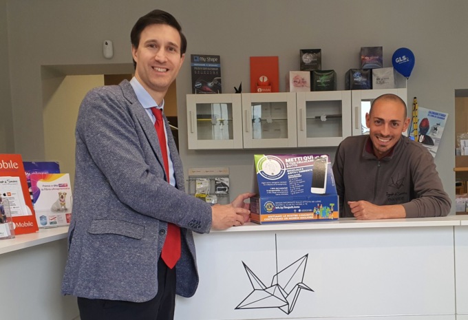 Il Lions club Gallarate e il riutilizzo degli smartphone usati