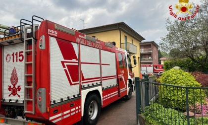 Incendio in un garage: ustioni per una persona