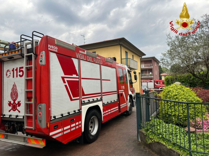 Incendio in un garage: ustioni per una persona