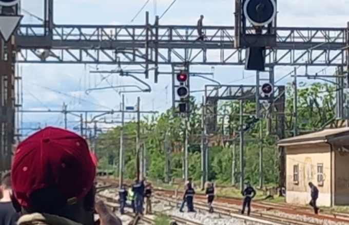 Minaccia di buttarsi sui binari: soccorsi in azione a Busto