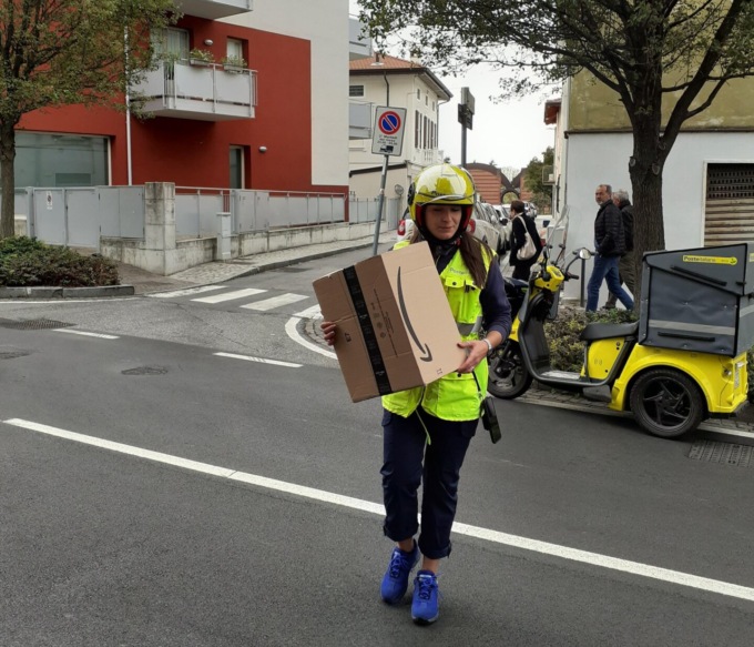Cresce il numero dei pacchi consegnati in provincia di Varese