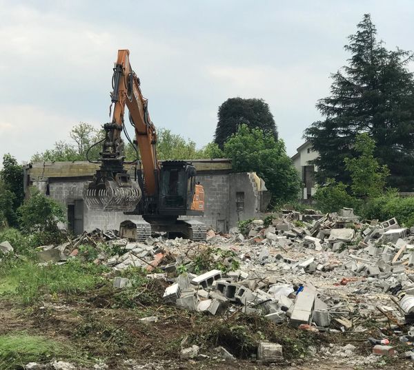 Demolito il “rifugio di senzatetto e malintenzionati”