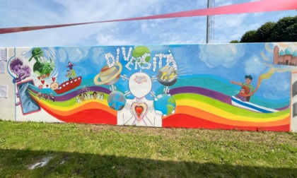 Inaugurato il murales all'ingresso della scuola media