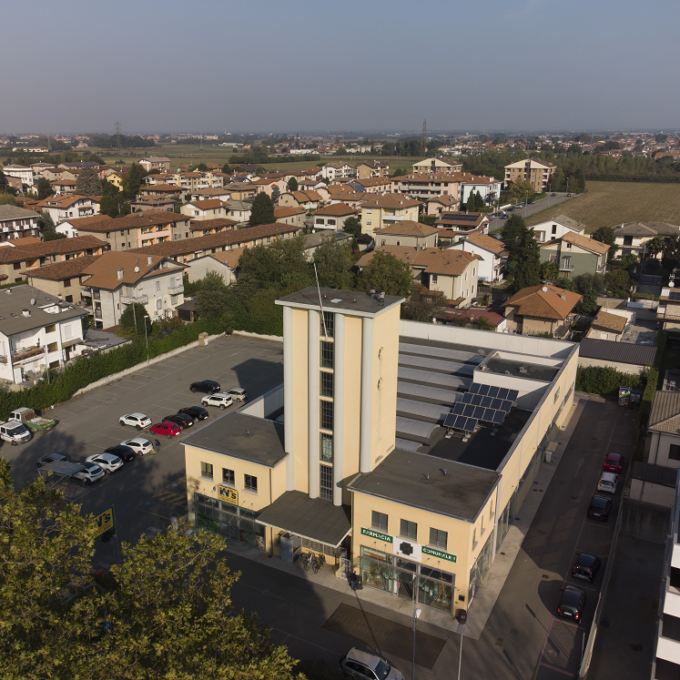Intervento per sistemare il tetto della Farmacia Comunale
