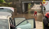 Sottopasso allagato col diluvio, donna salvata dai Vigili del Fuoco