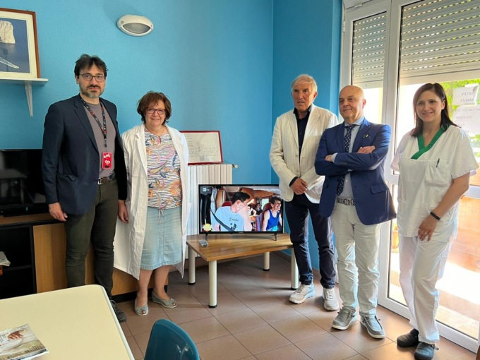 Dal Circolo della Bontà 64 televisori per le camere del Galmarini