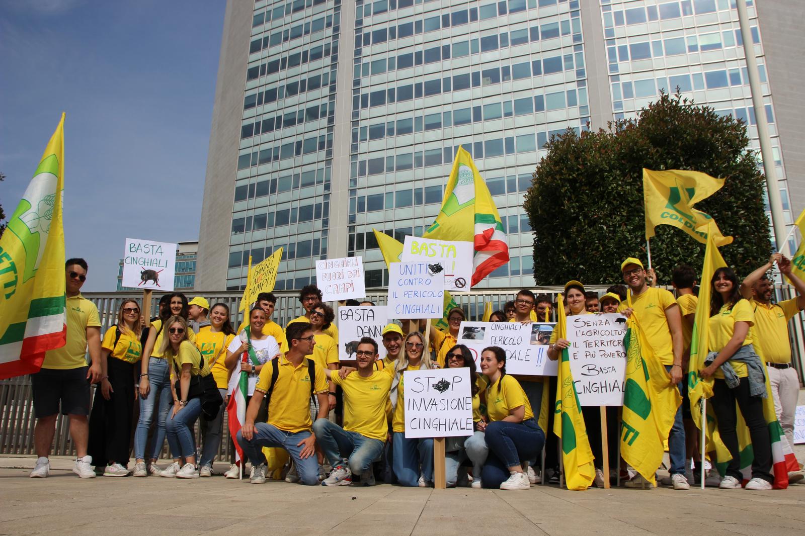 Protesta Coldiretti davanti a Palazzo Pirelli