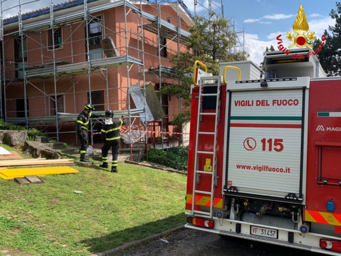 Due operai caduti da un ponteggio: sono in gravi condizioni