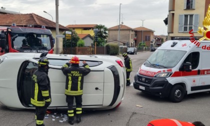 Incidente e ribaltamento: 37enne finisce in ospedale