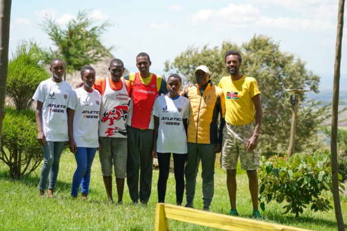 Da Tradate al Kenya con un carico di scarpe e maglie tecniche: “Lì, la corsa è l’unica chance”