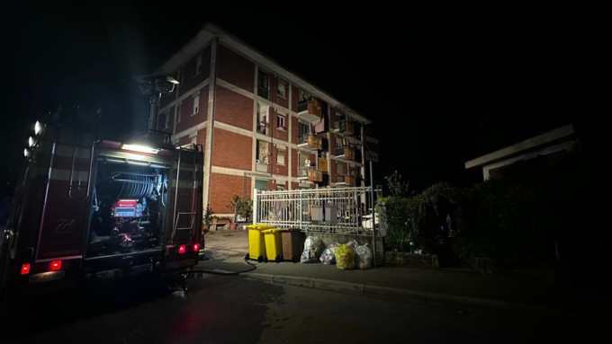 Incendio nello scantinato, evacuata una palazzina