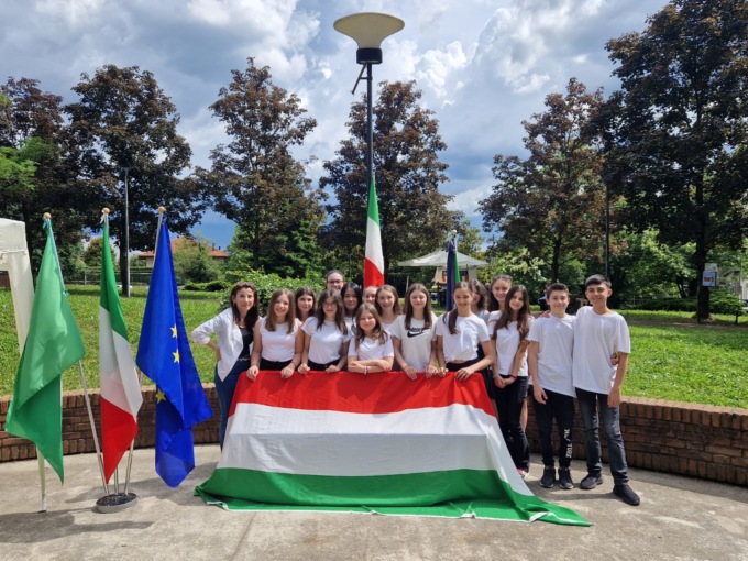Inaugurata la Panchina europea grazie alla scuola media