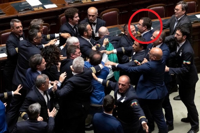 Anche Candiani nella rissa alla Camera: “Non ho colpito Donno”