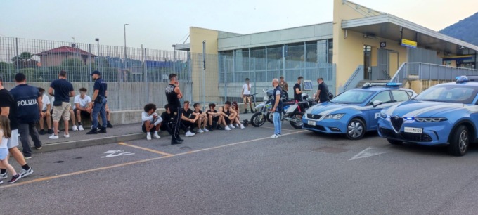 Si danno appuntamento per una resa dei conti: identificati 53 giovanissimi