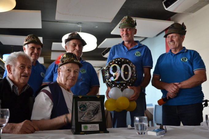 Alpini in festa per i 90 anni di uno storico socio