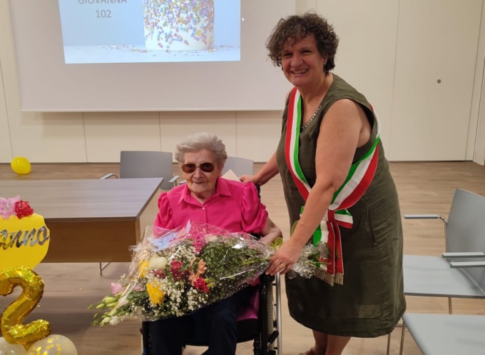 Auguri per i 102 anni di Giovanna Monza