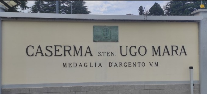 Presidio davanti alla caserma contro la Nato