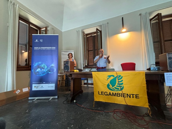 Legambiente promuove le acque del Lago Maggiore davanti a Luino