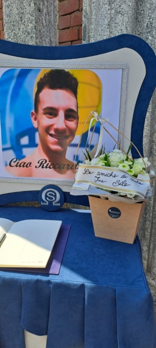 L'ultimo abbraccio a Riccardo Legnani