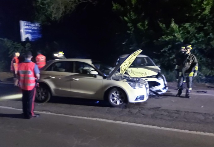 Scontro tra due auto, 24enne all’ospedale
