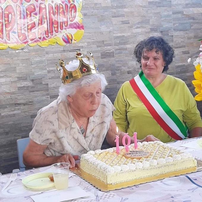 Festa a Castellanza per i 101 anni di Laura Raimondi