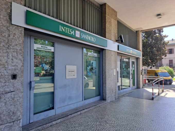 Banca Intesa chiuderà la filiale fagnanese e i clienti protestano