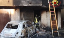 Auto, moto e taverna in fiamme: due intossicati