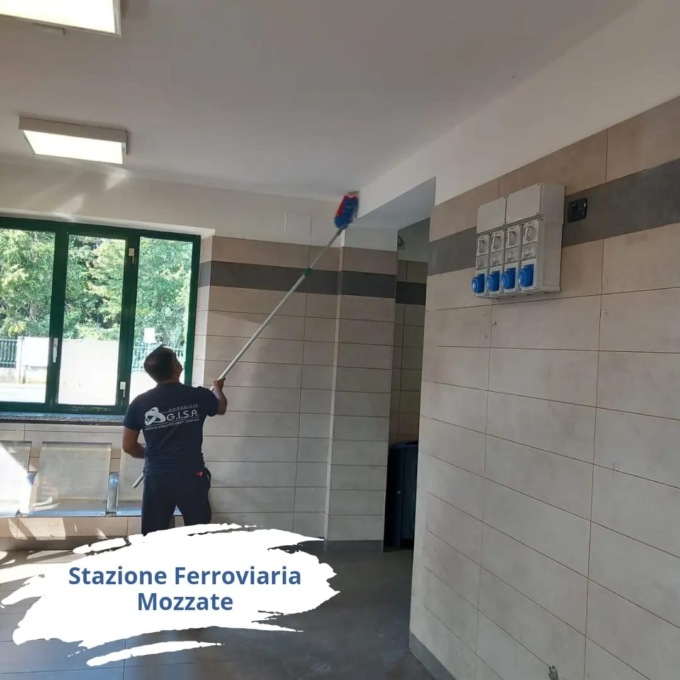 Dopo l’illuminazione pulizia straordinaria della stazione