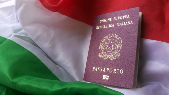 Passaporti, da ottobre si ritirano in Comune a Saronno