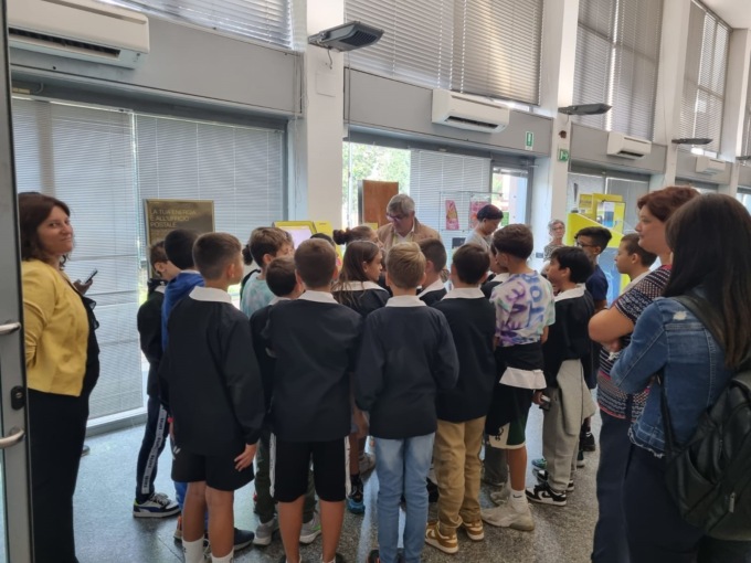 Bambini alle Poste per scoprire la filatelia speciale per la Fiera del fumetto