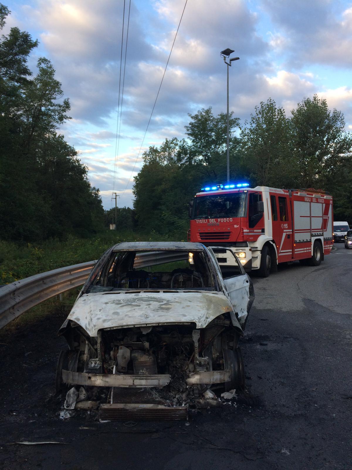 incendio auto Cairate