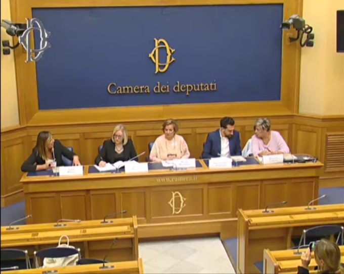 La storia di Eleonora alla Camera: “In questo libro, c’è la voce di combatte la stessa lotta”