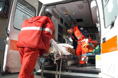 Finisce contro un’auto: interrotto il giro d’Europa in bici di un 22enne tedesco