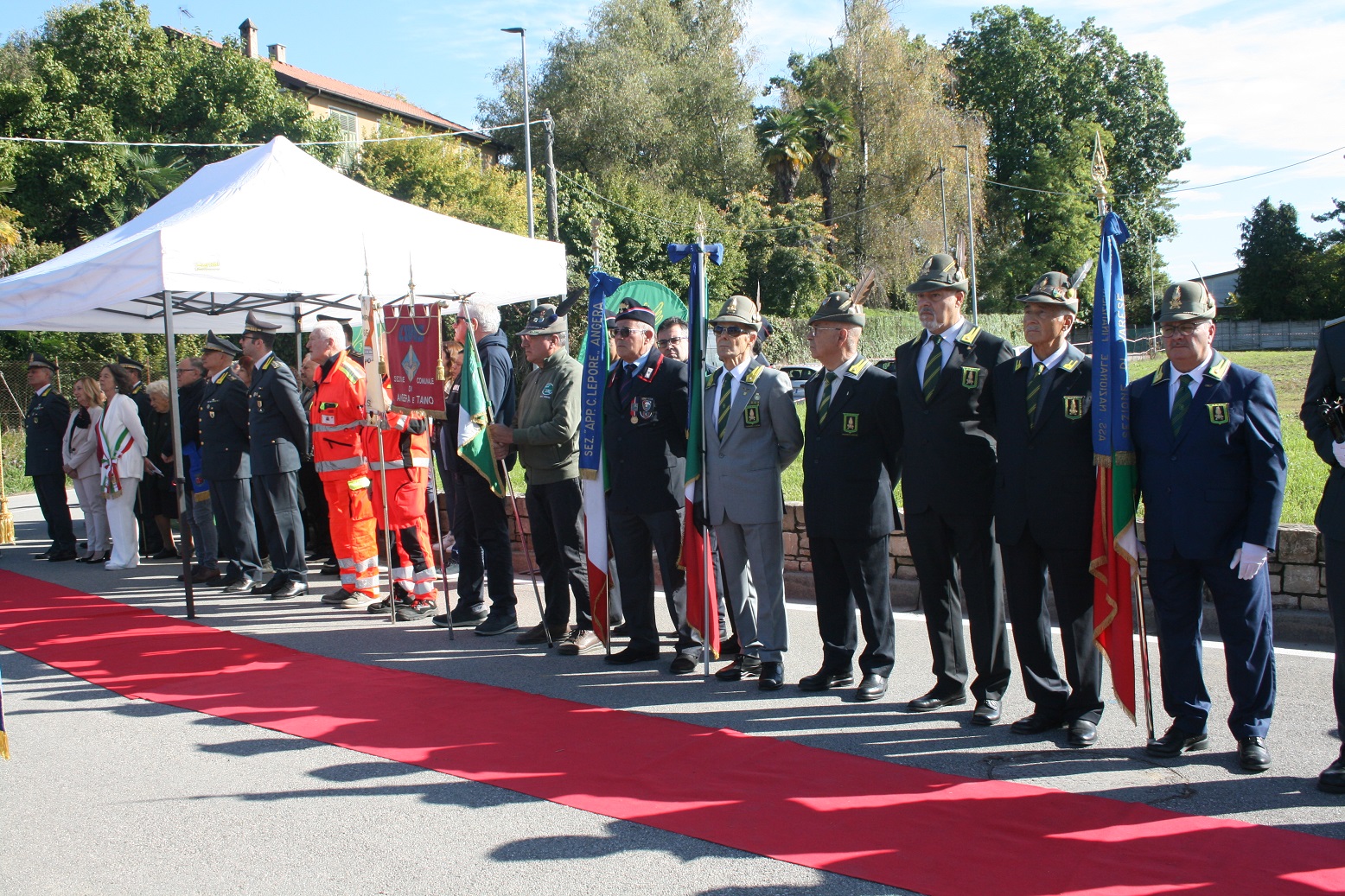 Angera intitolazione in “Via Fiamme Gialle d’Italia”.