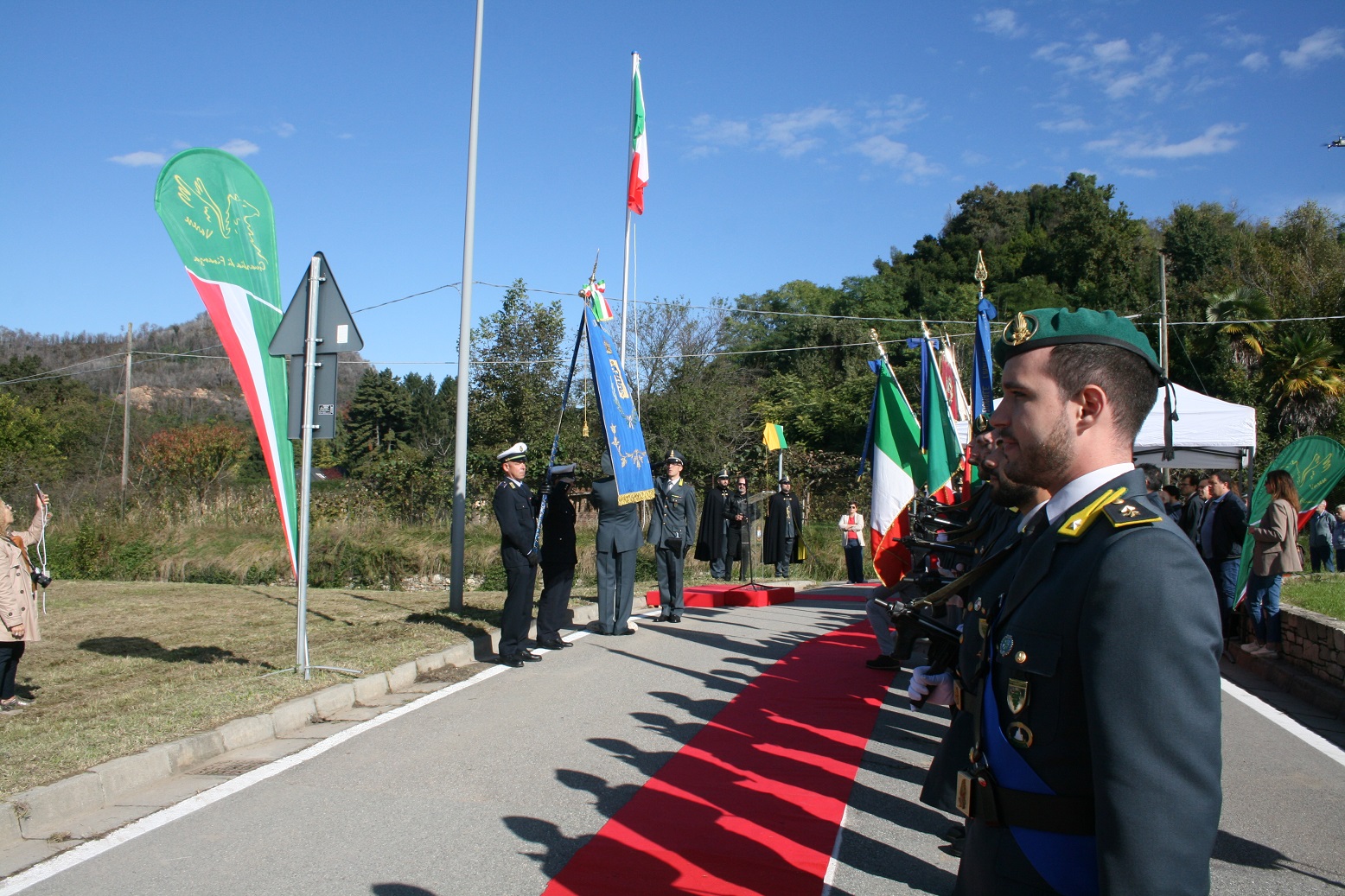 Angera intitolazione in “Via Fiamme Gialle d’Italia”.