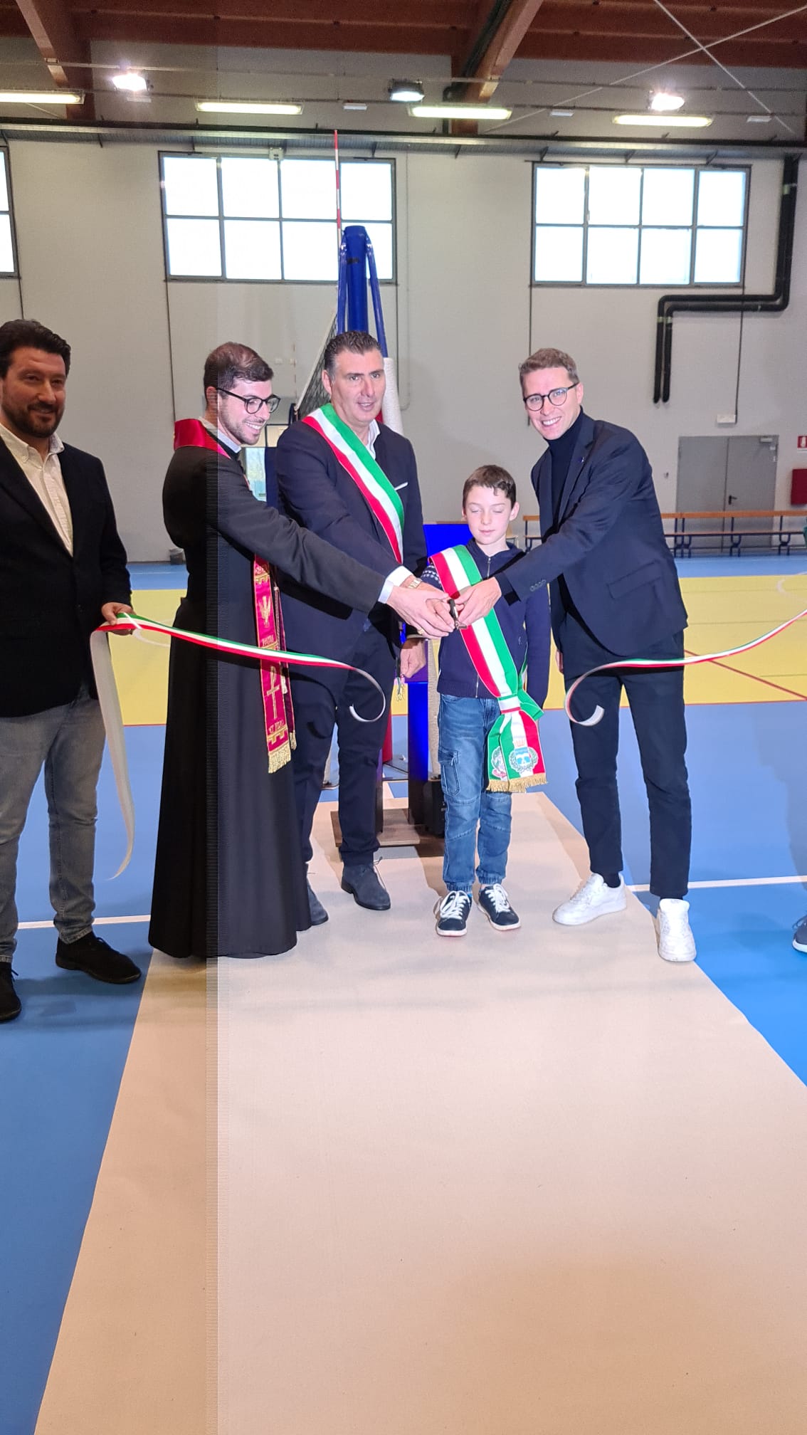 Mozzate inaugurazione palestra scuola primaria  sindaco Clemente Ciccozzi