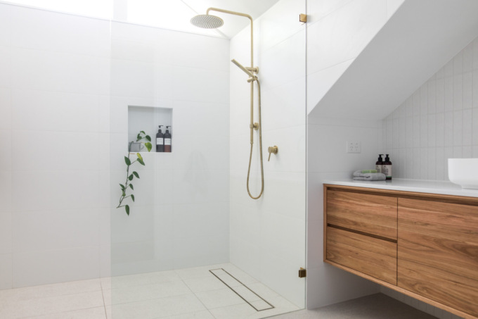 Come trasformare il bagno in un’oasi di comfort e benessere: le migliori soluzioni per la doccia