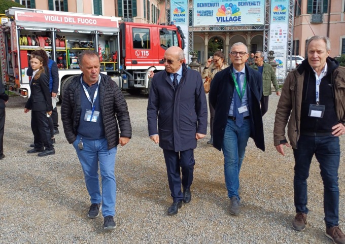 Visita del prefetto Pasquariello al Villaggio della sicurezza