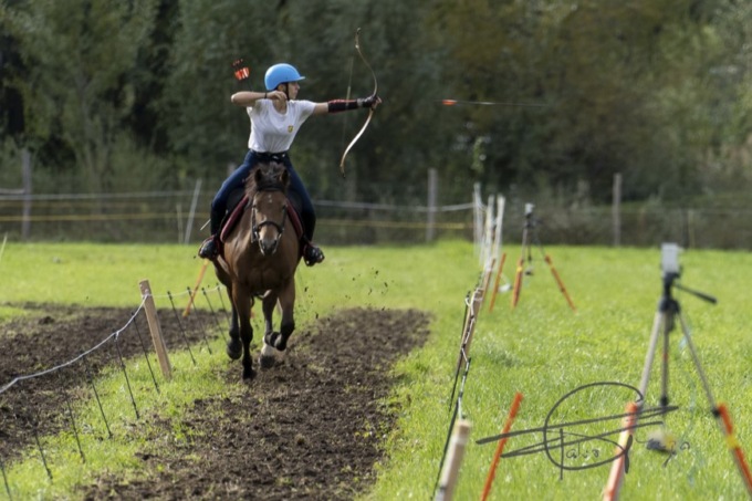 Grandi risultati in Svizzera per il tiro con l’arco a cavallo saronnese