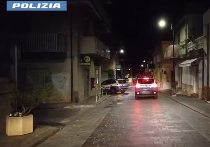 Arrestate nove persone per violenza su una minorenne