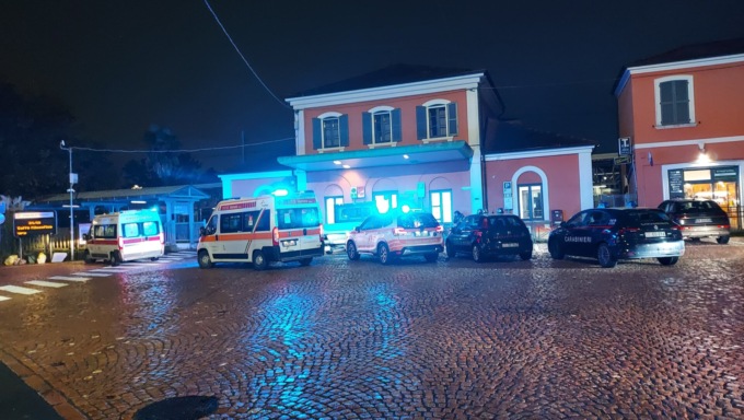 Rissa alla stazione di Tradate, una persona ferita con arma da taglio