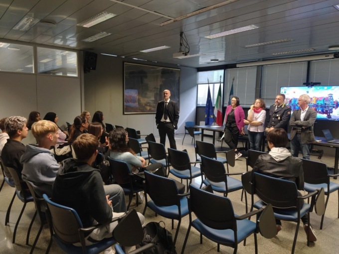 Gli studenti del Legnani a lezione in Comune