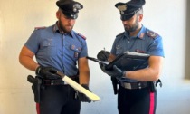 Aggredisce i vicini e li minaccia di morte con un machete, arrestato 31enne