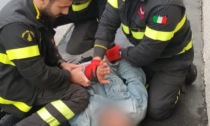 Scippo fuori dal Tigros di Busto, ladro fermato dai Vigili del Fuoco