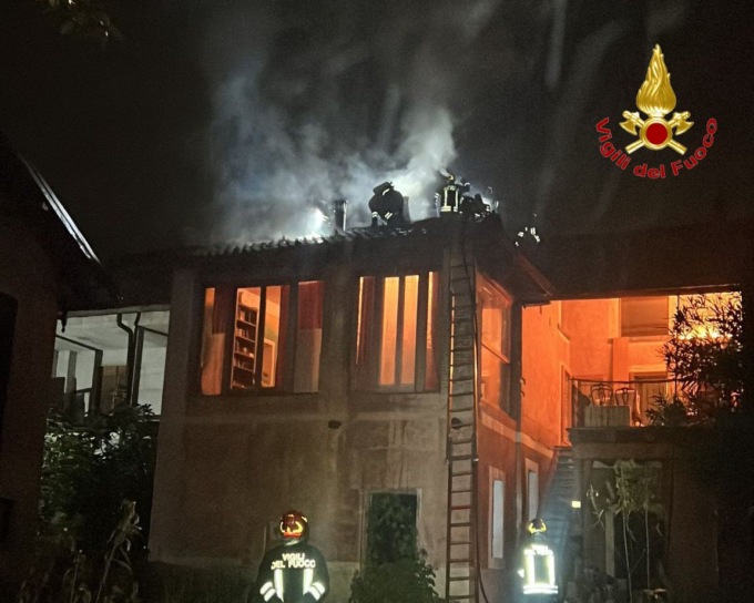 Incendio a Castelseprio: stabile inagibile