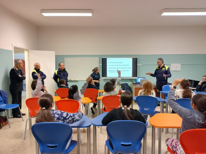 Protezione Civile nelle scuole di Tradate a lezione di sicurezza
